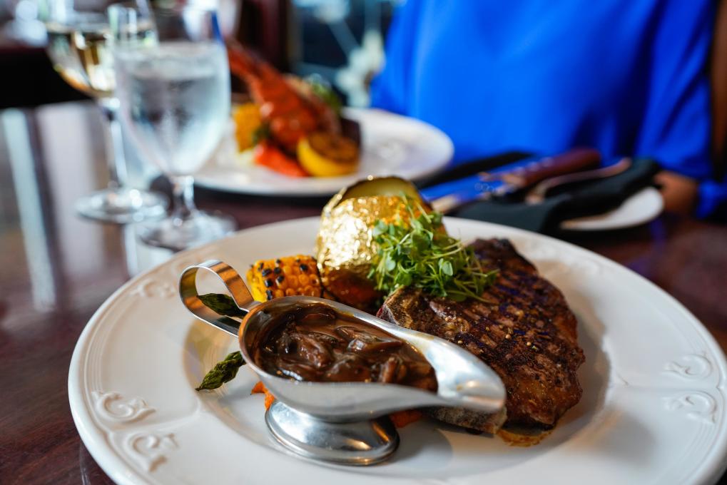 Restaurant Beffroi Steak House - New York AAA on Bone