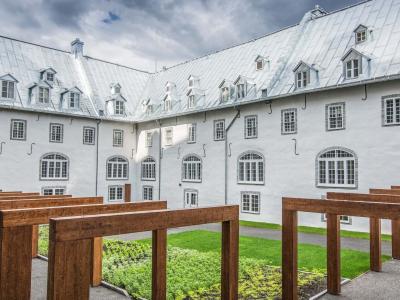 Monastère des Augustines Backyard