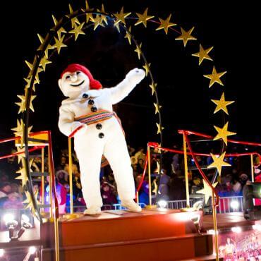 Bonhomme Carnaval sur son char allégorique